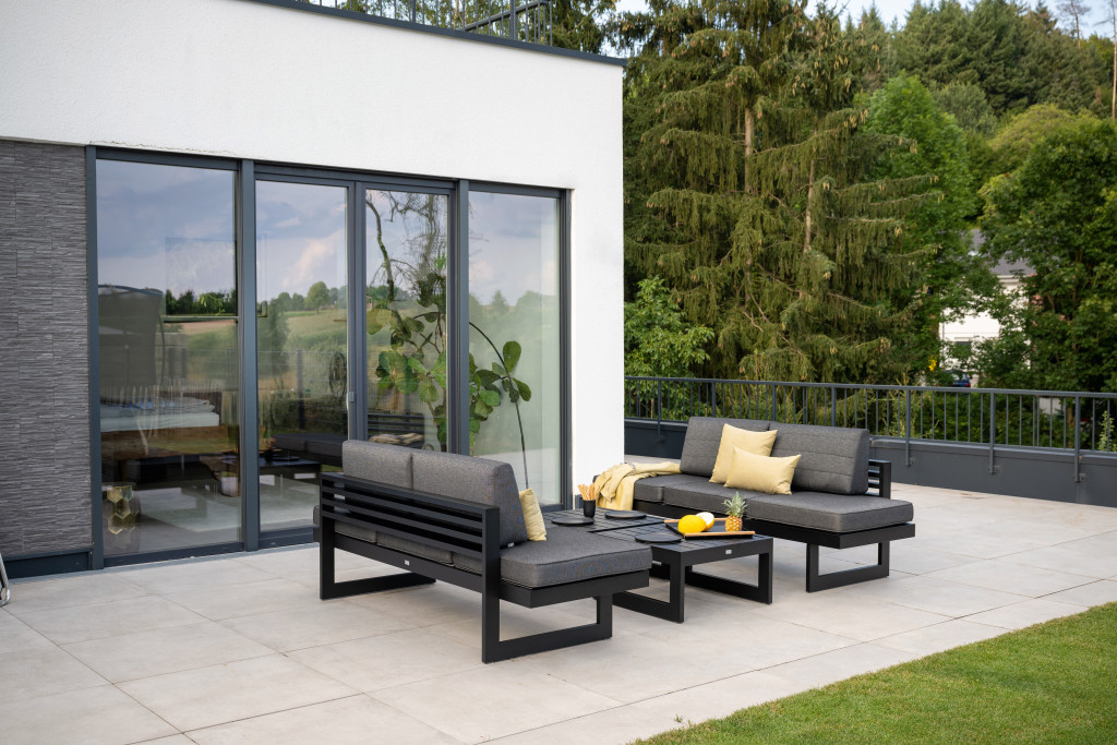 Stern New Holly Dining Bank aus Aluminium mit wetterfestem Bezug auf Terrasse