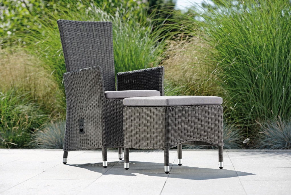 STERN Sortino Sessel mit Aluminiumgestell und Polyrattan-Geflecht in Basaltgrau, Kissen in Seidengrau